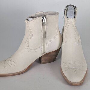 Dolce vita Cream Ankle Boots. Size 6, slight heels for comfort and super cute
